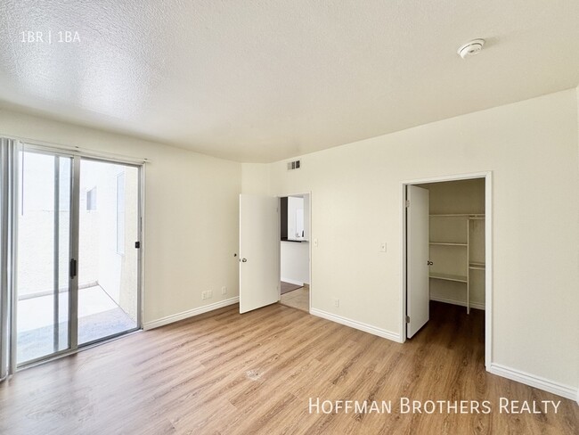 Building Photo - 945 Serrano Ave