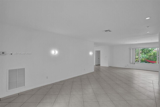 Building Photo - 8851 Byron Ave