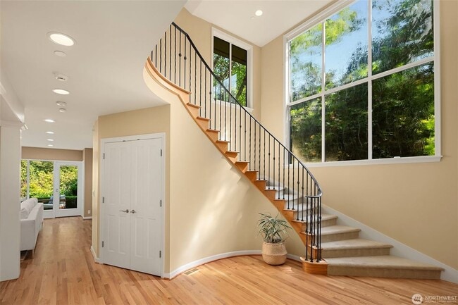 Building Photo - 5bd/4ba Mercer Island Home