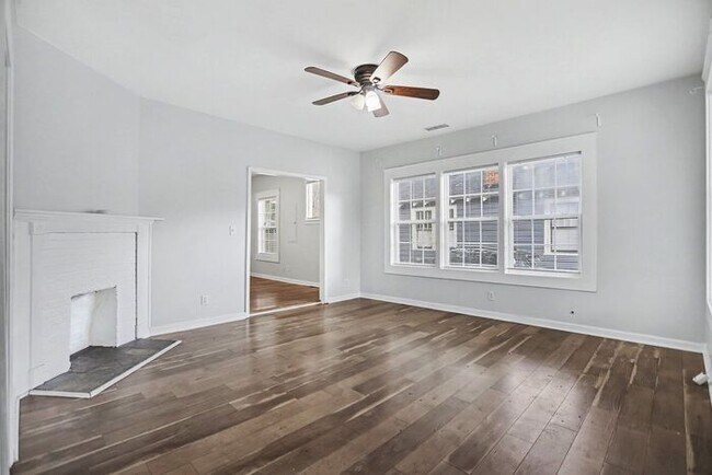 Building Photo - 3BR/2BA Gem Located in Historic West End!