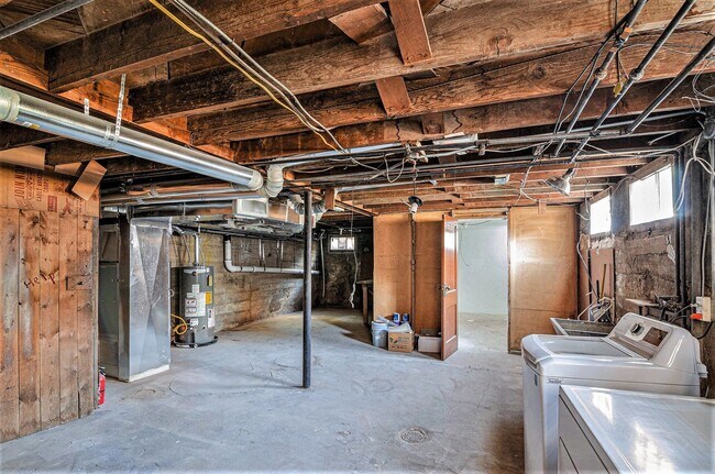 Building Photo - Spacious 2 bedroom home in the heart of City Park! LEASING SPECIAL INFO BELOW