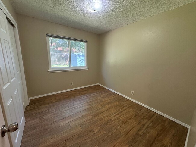 Building Photo - 10138 Inridge