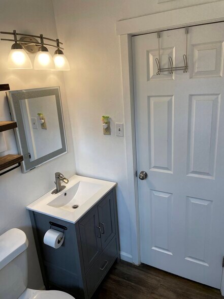 Main bath - 9291 High St