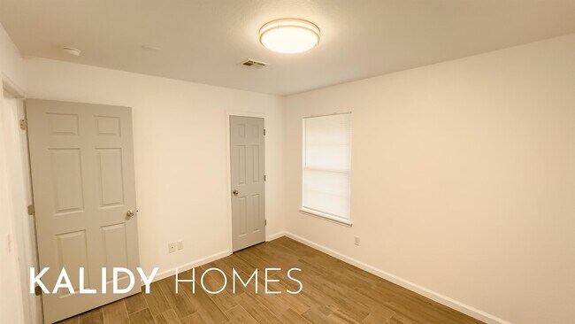 Building Photo - 9317 Apple Dr