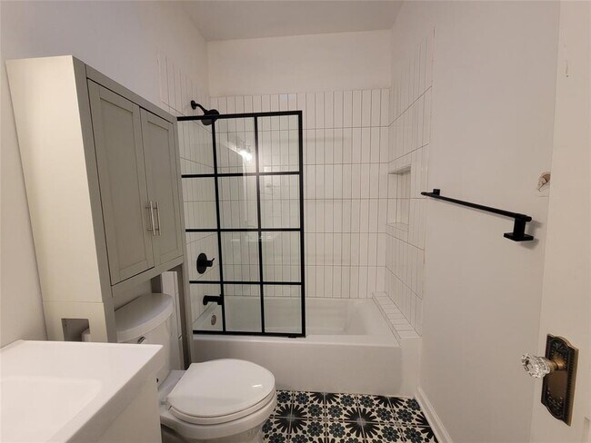 Building Photo - 306 W 42nd St