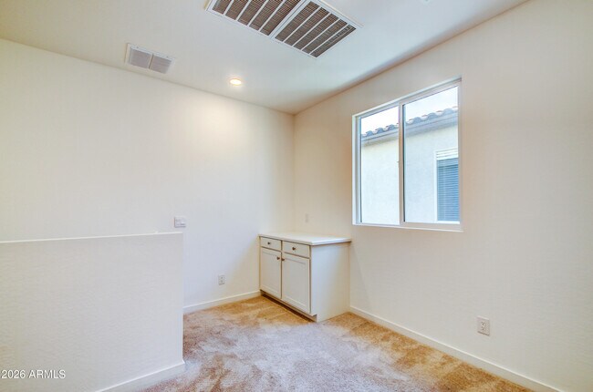 Building Photo - 9902 E Tamery Ave
