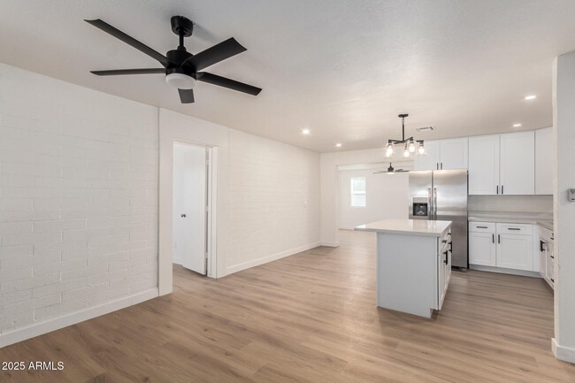 Building Photo - 4013 W Nancy Ln