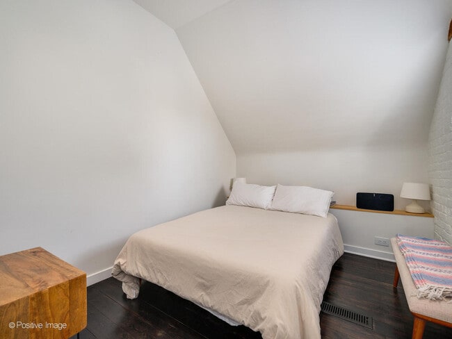 Building Photo - 844 W Altgeld St