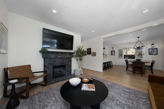 Building Photo - 4062 Goldfinch St