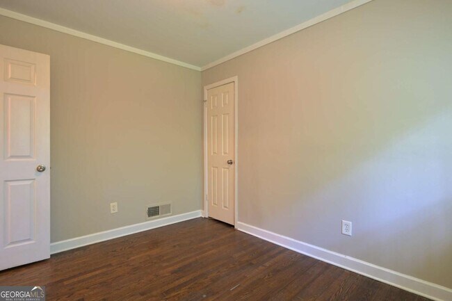 Building Photo - 2075 Claude St NW