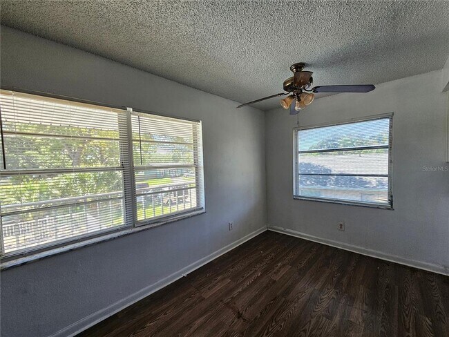 Building Photo - 209 Northwest Jefferson Cir N
