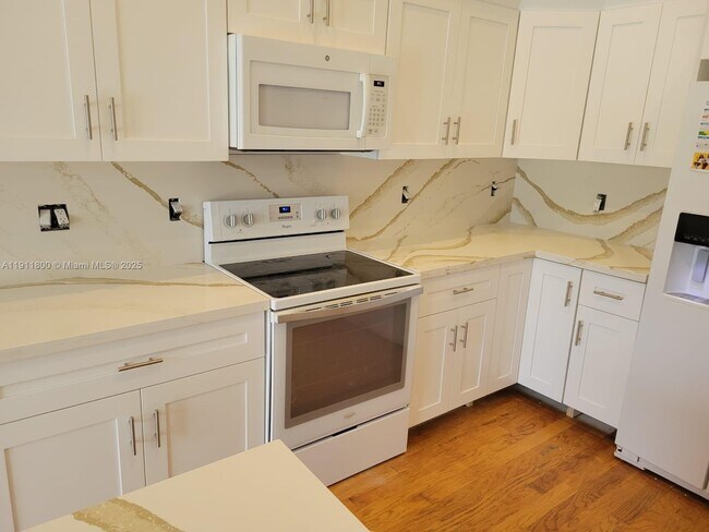 Building Photo - 900 Savannah Falls Dr