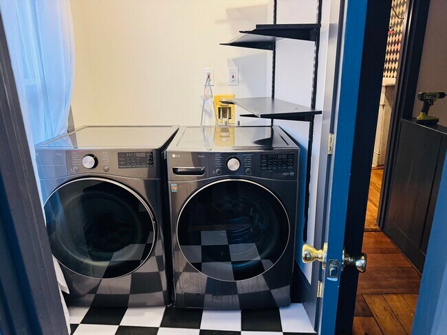 Building Photo - 125 Essex St