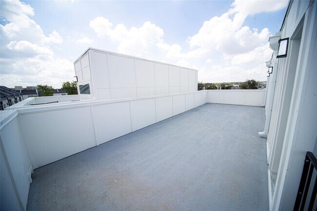 Building Photo - 236 Urbane Crst Dr