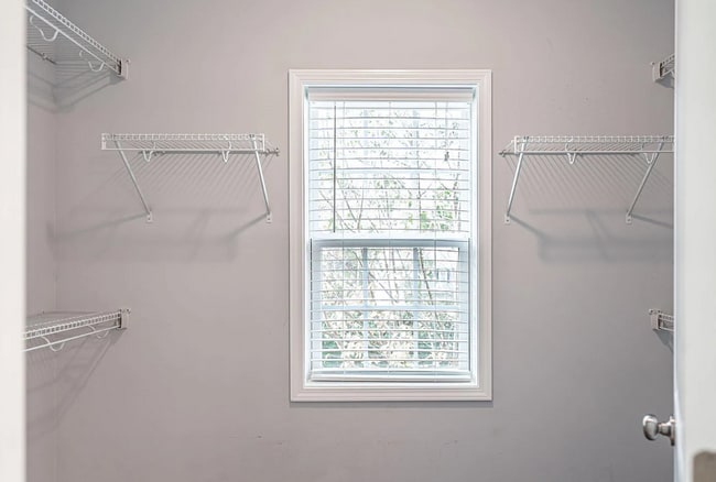 Building Photo - 2 Sawmill Ct