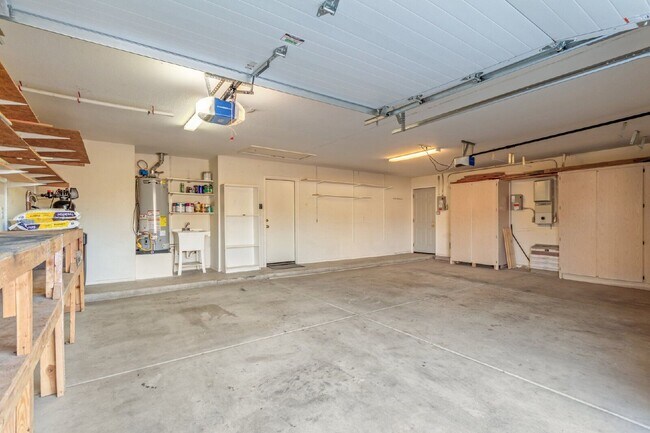 Building Photo - 12717 W Windsor Ave