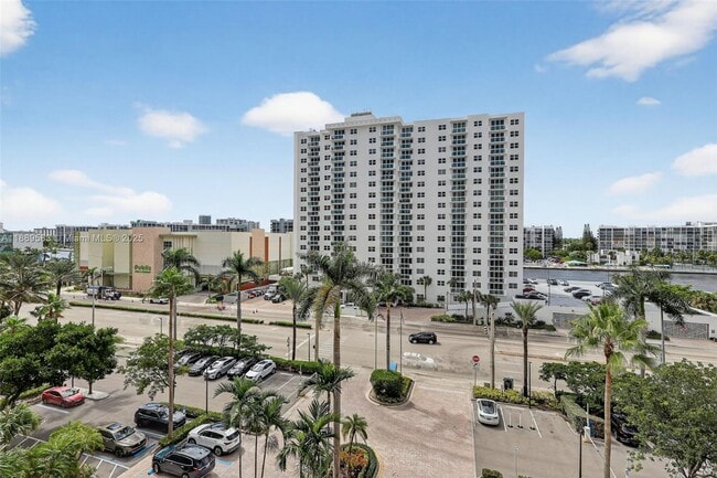 Building Photo - 3001 S Ocean Dr
