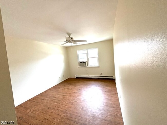 Building Photo - 725 Joralemon St