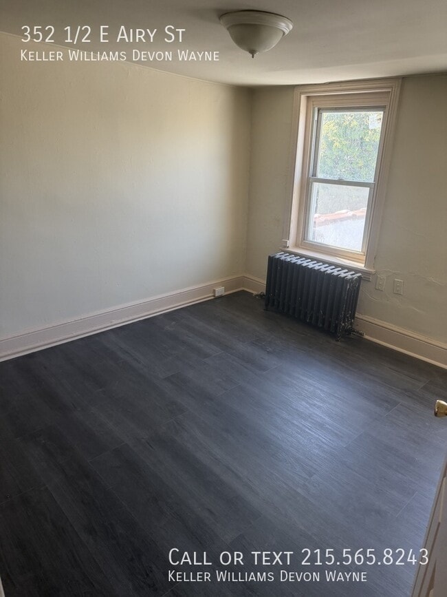 Building Photo - 352 1/2 E Airy St-