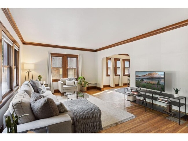 Building Photo - 953 17th Ave SE