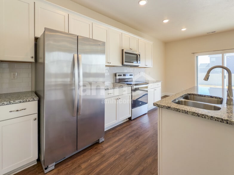 Building Photo - 1247 E Meadow Ranch Ln