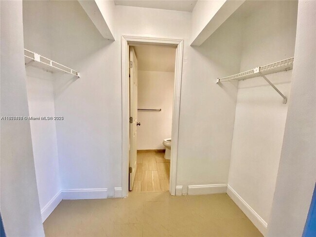 Building Photo - 3199 Foxcroft Rd