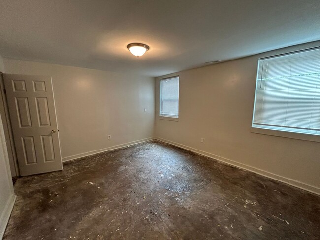 Building Photo - Spacious 2 Bed 2 Bath House with Storage /...