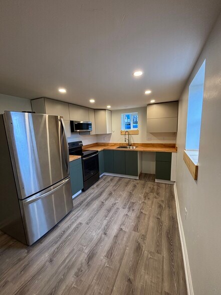 Building Photo - 506 S 14th Ave