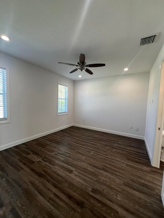 Building Photo - 12878 73rd Ct N