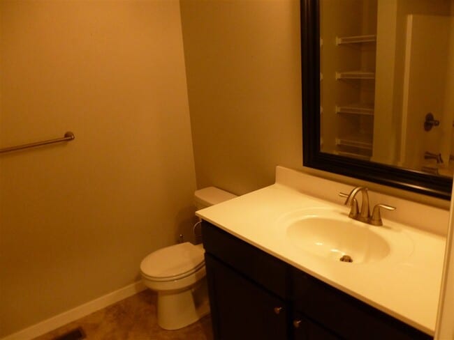 Building Photo - 1330 N Dodge St Ct