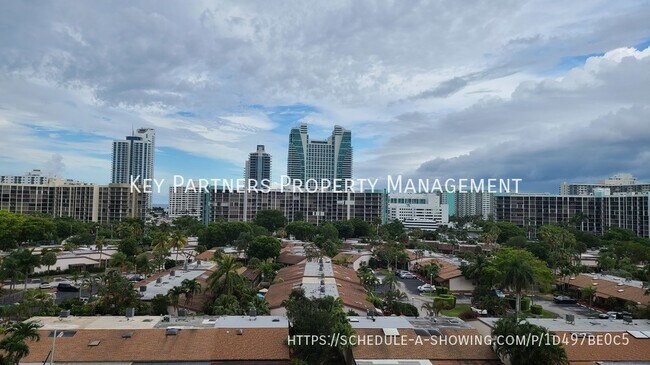Building Photo - 2500 Parkview Dr