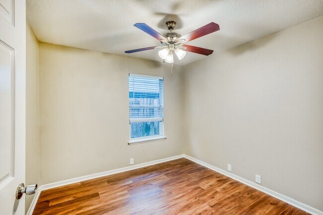 Building Photo - 10403 Falling River Dr