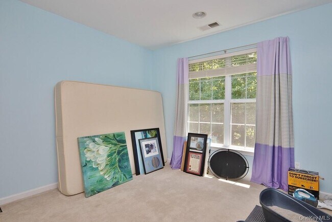 Building Photo - 836 Huntington Dr