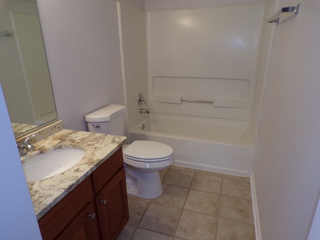 Building Photo - 583 S Parkside Dr