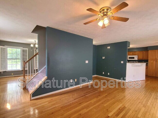Building Photo - 10 Lockwood Dr