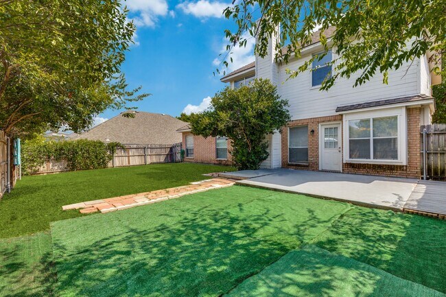 Building Photo - 8434 Golf Club Cir