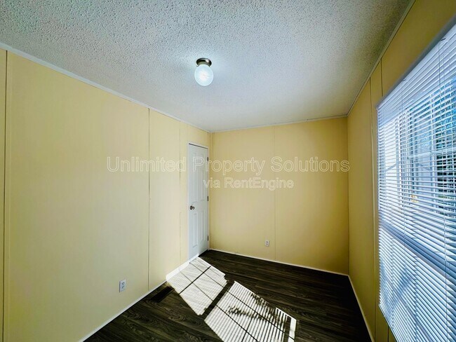 Building Photo - 9765 Old Mill Rd