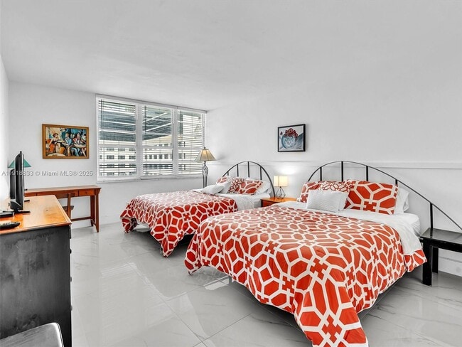 Building Photo - 100 Lincoln Rd