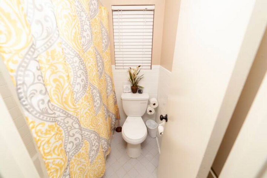 Full Master bath - 303 Babcock Rd