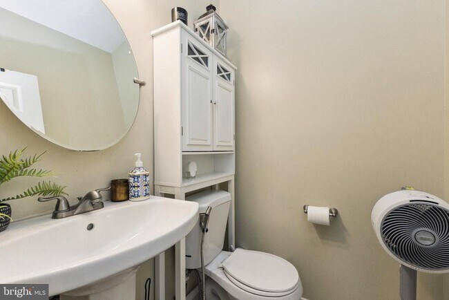 Building Photo - 46738 Oakmere Terrace
