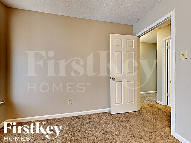 Building Photo - 6773 Rockbrook Dr