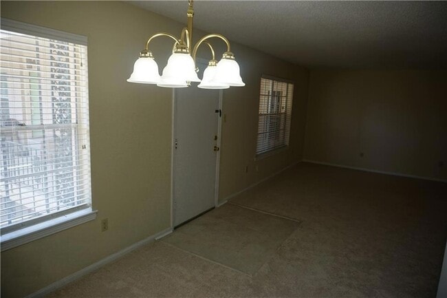 Building Photo - 2720 Whitney Pl