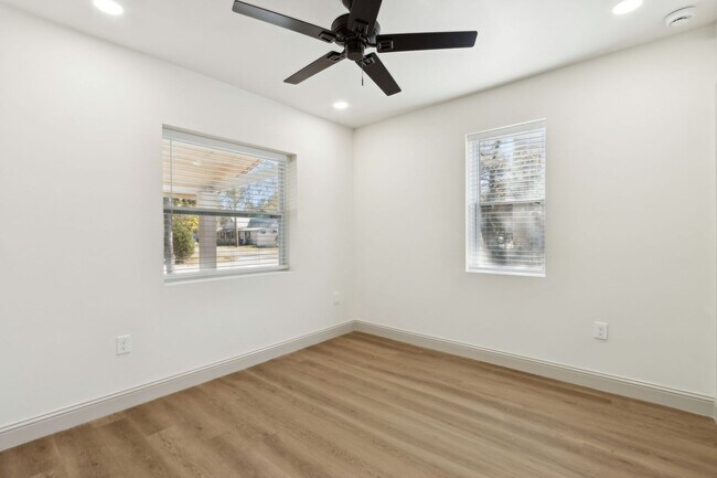 Building Photo - Practically Brand New on Amelia Island!