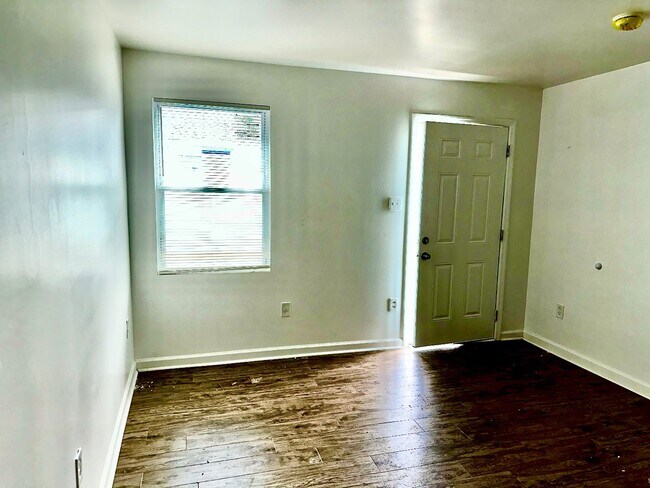 Building Photo - 722 Key St