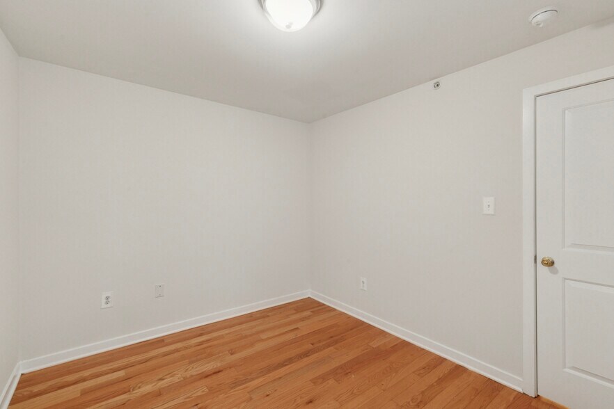 Building Photo - 1740 N Sydenham St