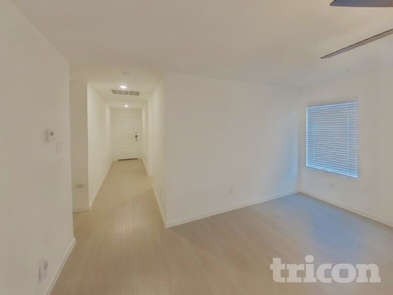 Building Photo - 913 Mossycup St