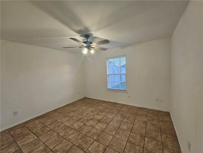 Building Photo - 2326 W Roselawn St