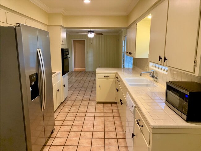 Building Photo - 4325 Kinglet St