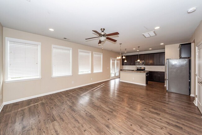 Building Photo - 3 Bedroom, 2.5 Bathroom Home in Hunters Bend - Ladson