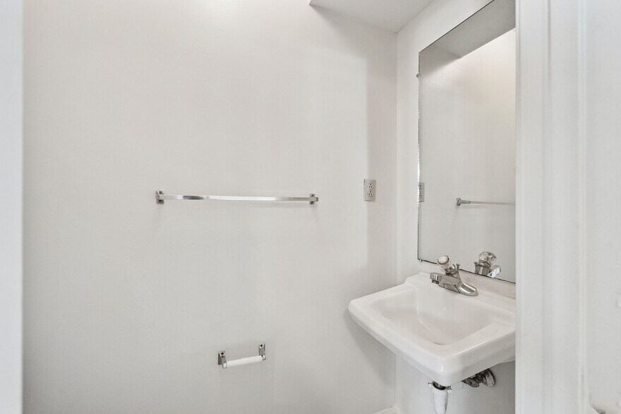 Building Photo - 273 Northridge Dr